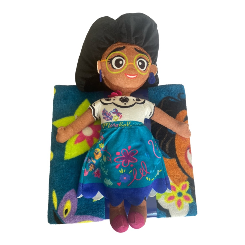 Colorful Disney Encanto Character‎ & Throw Set